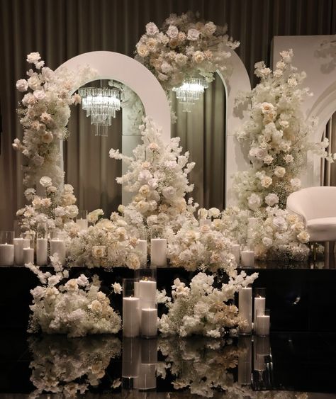 Simple Reception Design, Wedding Decoration With Candles, Wedding Flower Decorations Receptions, Backdrop Flower Decorations, Luxury Wedding Decor Reception Decorations, Wedding Decor Stage, Reception Stage Decoration Backdrops, Wedding Lighting Decor, Wedding Decor Candles