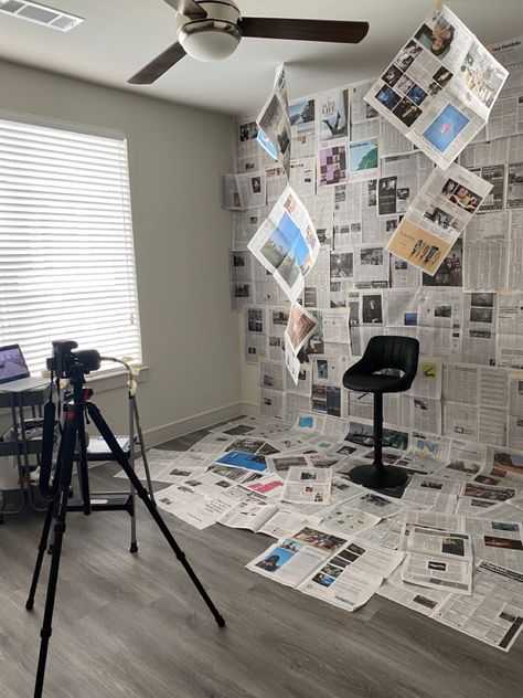 Photography Setup At Home, Photography Room Aesthetic, Photo Studio Decor Ideas, Photo Studio Room Ideas, At Home Studio Set Up, Mini Photo Studio At Home, Creative Backdrop Ideas Photography, Photography Set Ideas, Wall Selfie Ideas