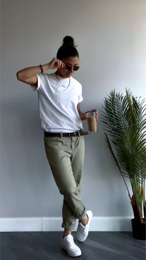 Tomboy Styles For Women, Tomboy Smart Casual, Smart Casual Tomboy Outfit, Tomboy Brunch Outfit, Tomboy Summer Fashion, Tomboy Summer Outfits Street Style, Hipster Outfits Aesthetic, Smart Casual Masc Women, Tomboy Chic Outfits Street Style