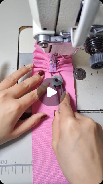 Stitching Hacks, Diy Crafts Butterfly, Sewing Machine Beginner, Sewing Ruffles, Sewing Challenge, Sewing Machine Basics, Sewing Circles, Stylish Aesthetic, Top Sewing