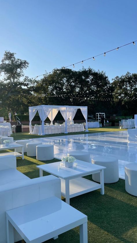 White Party Decorations Outdoor, Luxe Birthday Party, All White Party Decorations Outdoor, Hamptons Party, 26 Birthday, Proposal Party, White Party Theme, White Party Decorations, Sunset Party