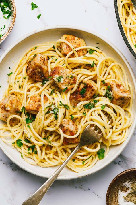 This easy chicken scampi recipe is light and flavorful, perfect for a quick weeknight dinner. Tender chicken is sautéed with garlic, butter, lemon, and a hint of white wine, then tossed with pasta and a sprinkle of fresh herbs. It's a deliciously simple meal that will impress without the fuss! Easy Chicken Scampi Recipe, Easy Chicken Scampi, Olive Garden Chicken Scampi, Chicken Scampi Pasta, Light Pasta Recipes, Chicken Scampi Recipe, Scampi Sauce, Olive Garden Chicken, Chicken Scampi