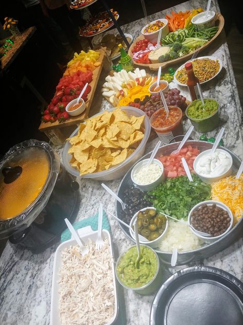 Taco Themed Birthday Party Desserts, Taco Bar Fixings, Nachos For Party Taco Bar, Burrito Bowl Party Ideas, Tacos Set Up, House Warming Menu Food, Cheap Nacho Bar, Nacho Bar Aesthetic, Taco About A New House Party