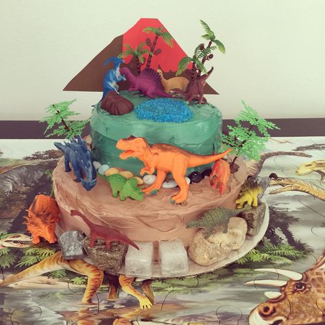 Dino cake Dinosaur Volcano Cake, Dinosaur Volcano, Dinosaur Birthday Party Food, Rapunzel Birthday Cake, Dino Birthday Cake, Jurassic Park Birthday Party, Volcano Cake, Dino Cake, Dinosaur Birthday Party Decorations