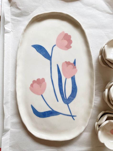 Handmade and handpainted Floral Ceramic Platter by Lisa Rupp Ceramic Cafe, Diy Pottery Painting, Ceramic Platter, Logan Utah, Paint Your Own Pottery, Cerámica Ideas, Pottery Painting Designs, Diy Ceramic, Keramik Design