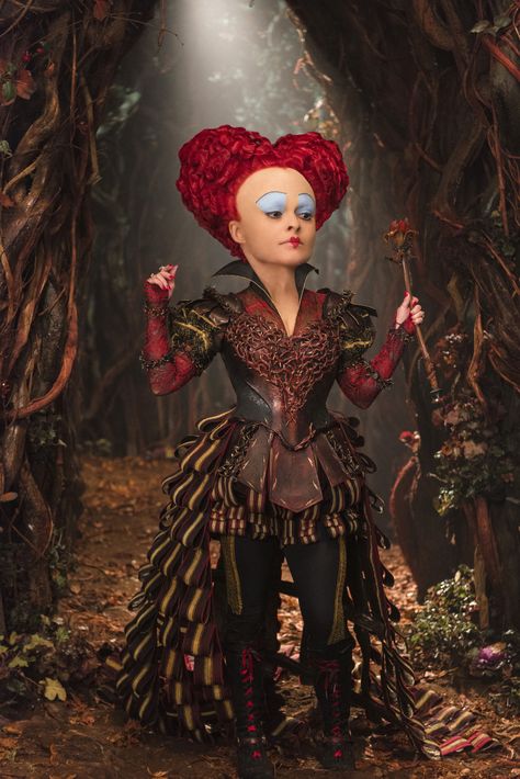 Iracebeth The Red Queen Cosplay – Montreal Comic Con 2016 – Erika Parra Red Queen Costume, Queen Alice, Tim Burton Characters, Alice Cosplay, Alice In Wonderland Aesthetic, Mia Wasikowska, Tim Burton Art, Tim Burton Films, Alice In Wonderland Theme