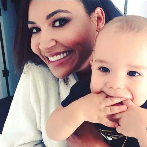 Naya Rivera Glee, Glee Memes, Heather Morris, Naya Rivera, Glee Cast, I Miss Her, Fashion Tv, Best Tv Shows, Mother And Child