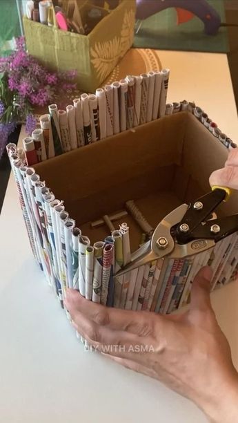 Diy Cardboard Organizer, Cardboard Box Diy, Cardboard Organizer, Newspaper Crafts Diy, Diy Crafts Love, Cardboard Crafts Diy, Idee Cricut, Easy Diy Room Decor, Organizer Ideas