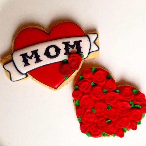 Tattoo Cookies, Cookie Decoration Ideas, Mothersday Ideas, Mothers Day Desserts, Flower Sugar Cookies, Cookie Decoration, Surprise Her, Mom Tattoo, Cookie Connection