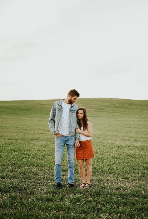 Tall And Short Couple Photography, Couple Poses Photography Tall Guy, Couple Poses Tall And Short, Tall Guy Short Girl Couple, Height Difference Hug, Tall Boy Short Girl, Tall Boyfriend Short Girlfriend, Short Girlfriend, Tall Boyfriend