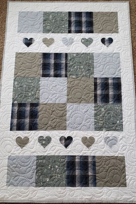 T-shirt quilts, Memory quilts, Memory bears, etc. Quilt With Hearts, Memory Items, Memory Art, Artistic Crafts, Simple Quilts, Patchwork Ideas, Memory Projects, Memory Pillow, Sunflower Quilts