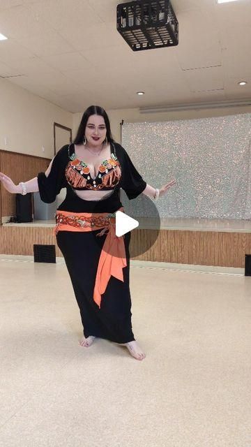 Belly Dance Outfit Arabic, Belly Dance Videos Arabic, How To Belly Dance, Belly Dance Videos Dancers, Arab Dance, Shakira Belly Dance, Arabic Dance, Belly Dance Makeup, Belly Dance Music