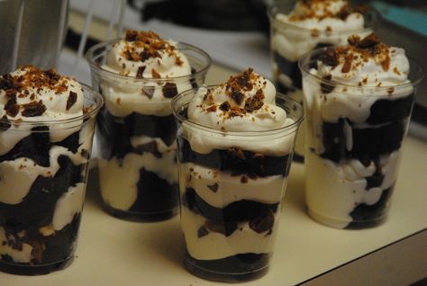 Quick and Easy Brownie Parfait Recipe Brownie Dessert Cups Ideas, Individual Dessert Parfaits, Brownie Parfait Desserts Easy Recipes, Brownie Desserts In A Cup, Brownie Cup Desserts, Mini Brownie Dessert Cups, Desserts In A Cup For Party Easy Recipes, Brownie Parfait Cups, Brownie Shooter Desserts