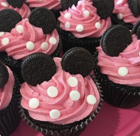 Cupcakes Minnie Mouse, Γενέθλια Mickey Mouse, Minnie Mouse Birthday Theme, 12 Cake, Minnie Mouse Theme Party, Twodles Birthday, Minnie Mouse Birthday Party Decorations, Minnie Mouse First Birthday, Birthday 12