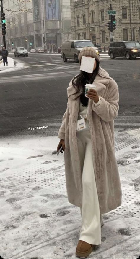 Winter Arab Aesthetic, Nyc Winter Dinner Outfit, Switzerland Winter Outfit, Really Cold Winter Outfits, Canadian Winter Outfits, Russian Outfits, Christmas Market Outfit, Classy Winter Coat, Elegant Winter Outfits