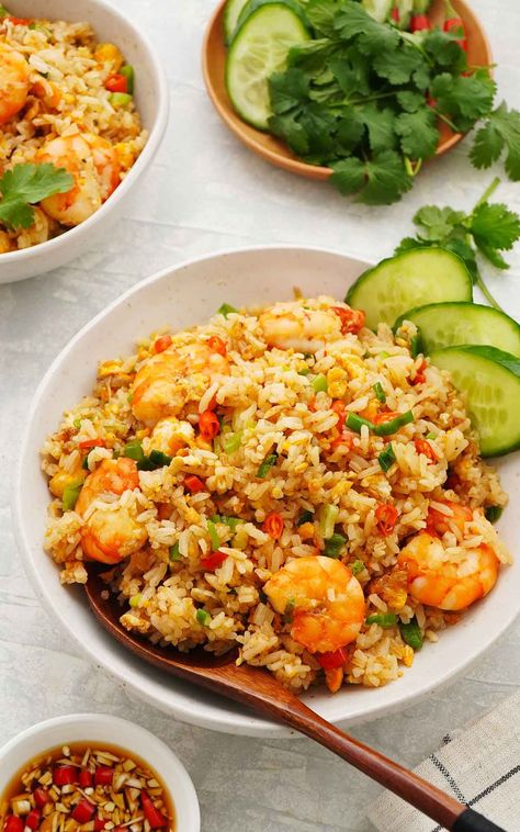 Khao Pad ( Thai Fried Rice ) Pad Thai Fried Rice, Khao Pad Thai Fried Rice, Thai Fried Rice Recipe Authentic, Thailand Food Recipes, Thai Shrimp Fried Rice, Fried Rice Breakfast, Thai Rice Recipes, Thai Fried Rice Recipe, Fried Rice Thai