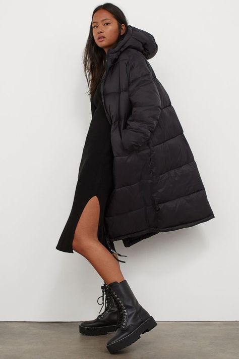 H&M Long Puffer Jacket Long Puffer Jacket Outfit, Long Black Puffer Coat, Puffer Coat Outfit, Puffer Outfit, Long Winter Jacket, Puffer Jacket Outfit, Black Winter Jacket, Light Denim Jacket, Long Puffer Jacket