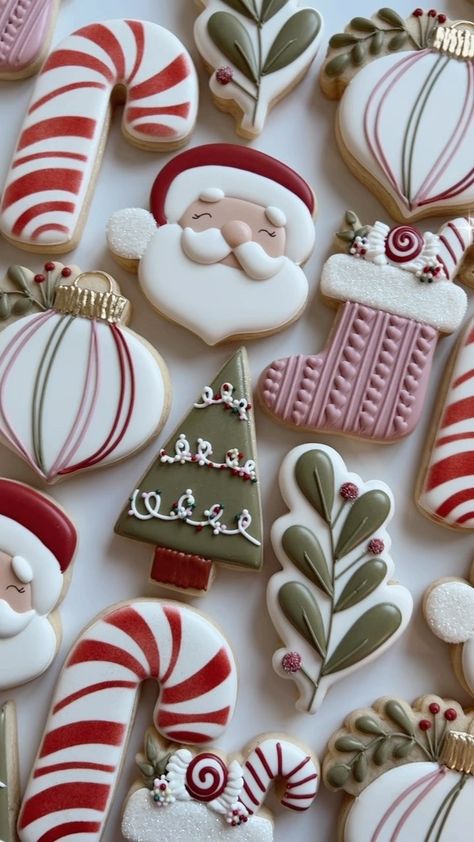 16 Cookies, Christmas Sugar Cookies Decorated, Cute Christmas Cookies, Christmas Baking Recipes, Winter Cookie, Christmas Foods, Sugar Cookie Designs, Xmas Cookies, Fancy Cookies