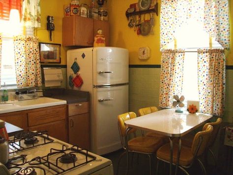 love it Kitchen 2020, Dream Apartment, Decor Guide, House Room, Retro Home Decor, Retro Home, Design Living, Retro Kitchen, The Window