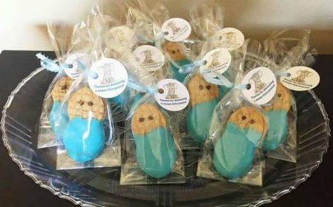 26 Adorable DIY Baby Shower Favors That Are so Much Better Than Store-Bought Elephant Circus, Bebe Shower, Peanut Baby Shower, Elephant Baby Shower Decorations, Elephant Baby Shower Boy, Baby Shower Favors Diy, Peanut Cookies, Mini Pinatas, Elephant Baby Shower Theme