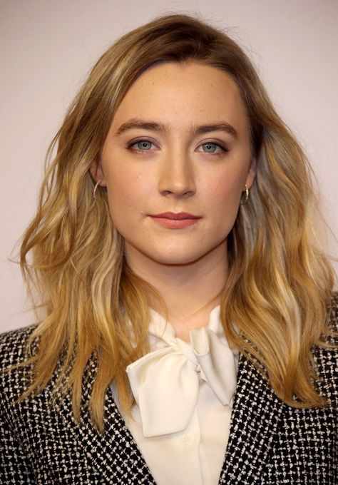 22 Medium Length Hairstyles We Love - Best Mid Length Haircuts of 2017 One Length Hair, Shoulder Length Bob, Saoirse Ronan, Lob Hairstyle, Dull Hair, Mid Length Hair, Favorite Hairstyles, Feathered Hairstyles, Shoulder Length Hair