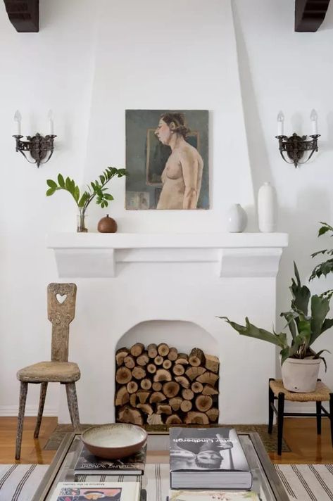 A nonfunctional fireplace that's been filled with stacked firewood logs Empty Fireplace Ideas, Inexpensive Decor, White Fireplace, Faux Fireplace, Eclectic Living Room, Art Deco Home, Lounge Design, Fireplace Ideas, Studio Mcgee