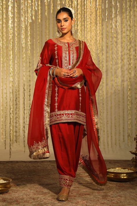 Shop for these amazing collections of Red Kurta: Silk Chanderi Embroidered Mehak Floral Salwar Set For Women by Sheetal Batra online at Aza Fashions. Red Salwar Suit, Latest Suit Design, Embroidery Zardozi, Suits For Women Indian, Punjabi Suits Designer Boutique, Velvet Embroidery, Salwar Suits Party Wear, Red Kurta, Floral Frocks