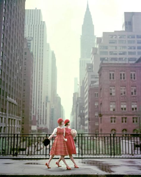 36 Vintage Photos of New York City, From Coney Island to Times Square | Condé Nast Traveler Vintage New York, Colour Photography, 50s Aesthetic, New York Aesthetic, Nova York, Colour Photograph, Look Vintage, Retro Aesthetic, Vintage Aesthetic