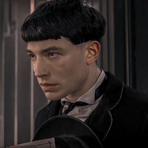 Hogwarts Asthetics, Ezra Miller Fantastic Beasts, Credence Fantastic Beasts, Terrible Haircuts, Alison Sudol, Credence Barebone, Beast Film, Jason Day, Fantastic Beast