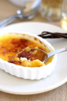 Caramelized Honey, Brulee Recipe, Most Popular Desserts, Creme Brûlée, Fancy Restaurants, Creamed Honey, Caramelized Sugar, Popular Desserts, Easy Eggs