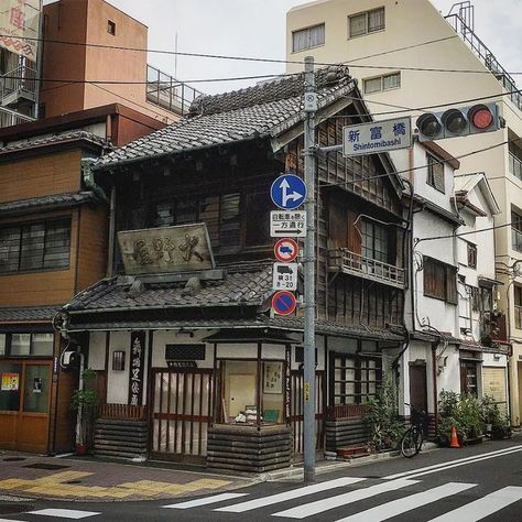 Japan Mountain House, Japanese Building Aesthetic, Landscape With Building, Japanese Roof Tiles, Japanese Style Houses, 1950s Buildings, Asian Architecture Modern, Buildings Top View, Japanese Suburbs