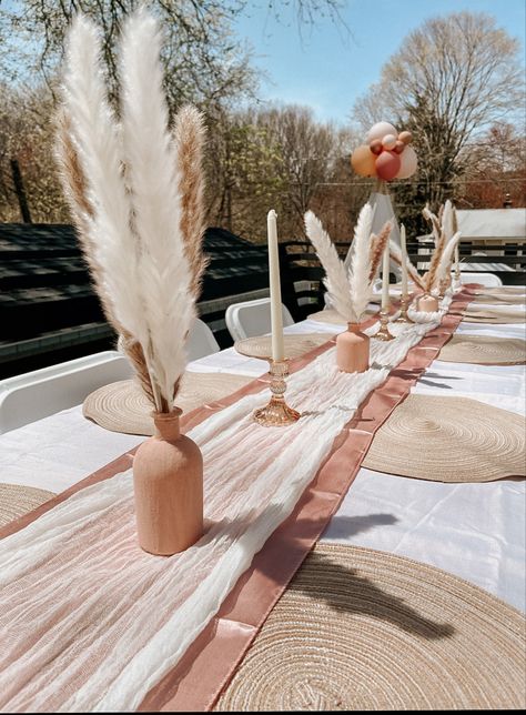 Minimal boho neutral Boho Pink Table Setting, Bridal Shower Boho Table Decor, Boho Birthday Centerpiece Party Ideas, Simple Boho Party Decor, Bobo Baby Shower Girl, Boho Party Table Setting, Boho Party Set Up, Rustic Boho Birthday Party Decor, Pink Boho Baby Shower Centerpieces