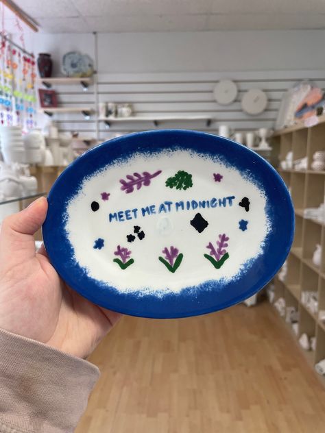 Another cute Taylor Swift design painted at our studio! This Midnights themes soap dish is super cute and the perfect way to bring a subtle bit of Taylor into your house! Book your session: www.mycraftymonkey.com/bookings #potterypainting #pyop #potterypaintingstudio #paintyourownpottery #stneots #cambs #cambridgeshire #creativeactivities #huntingdonshire #thingstodocambs #creativethingstodo #creativedaysout #taylorswift #taylorswiftmidnights #midnights #erastour Taylor Swift Ceramics, Taylor Swift Ceramic Ideas, Petroglyph Ideas, Taylor Swift Pottery Painting, Taylor Swift Pottery, Taylor Swift Design, Cute Taylor Swift, Painting Pots, Ours Taylor Swift