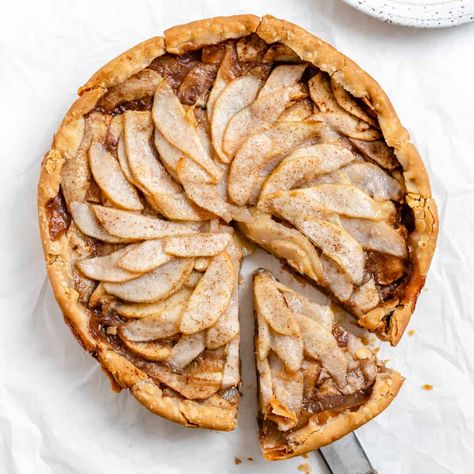 Easy Apple Pear Pie Pear Pie Filling, Apple Pear Pie, Best Pie Recipes, Pear Pie Recipe, Yummy Pie Recipes, Recipes For Thanksgiving, Caramel Pears, Pear Pie, Pear Dessert