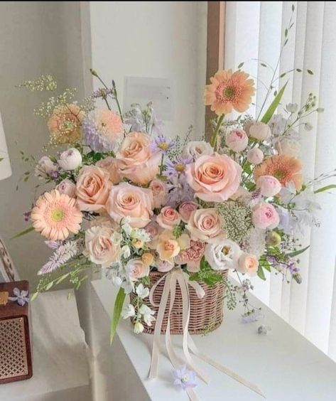 Luxury Flower Arrangement, Whimsy Flowers, Basket Flower Arrangements, Bouquet Images, Luxury Flower Bouquets, Special Events Decor, Flower Bouquet Diy, Creative Flower Arrangements, Flower Vase Arrangements