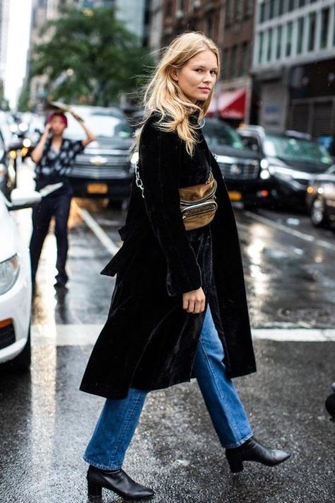 The Model-Off-Duty Way to Wear a Velvet Coat Dubai Street Fashion, Summer Fashion Week, Autumn Lookbook, Anna Ewers, Street Style New York, Street Style 2018, New York Street Style, Fashion Vibes, Prospect Park