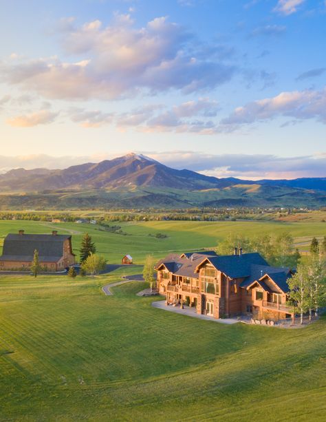 Northridge Bozeman Luxury Homes, Bozeman Montana. Montana House Exterior, Homes In Montana, Montana Homes Exterior, Montana House, Dutton Ranch Yellowstone House, Idaho Homes, Montana Ranch Aesthetic, Houses In Montana, Montana Ranch House Aesthetic