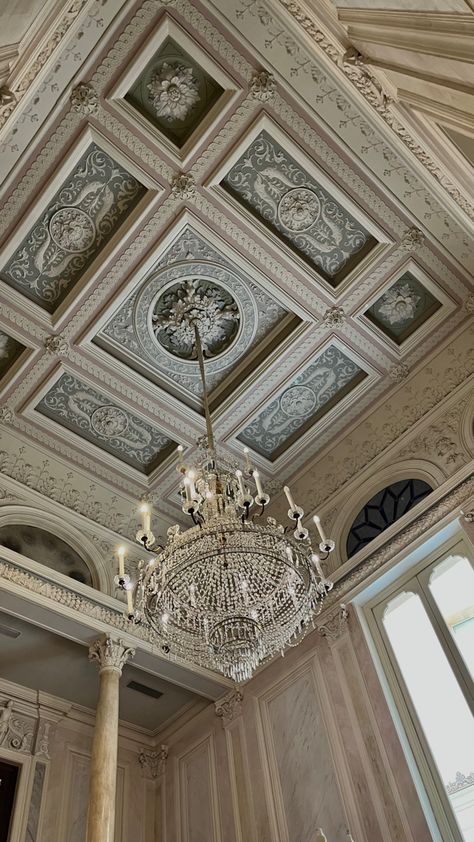 Modern Victorian Ceiling, Classic Ceiling Design Luxury, Victorian Ceiling Design, Wood Ceiling Detail, Amazing Ceilings, Ballroom Ceiling, Rococo Ceiling, Classical Ceiling Design, Baroque Ceiling