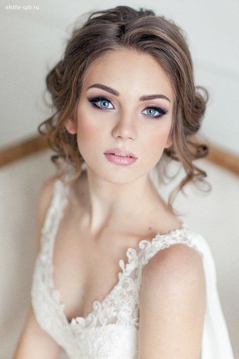 amazing bridal makeup together with gorgeous wedding hairstyles Summer Wedding Makeup, Sanggul Modern, Gorgeous Wedding Makeup, Kadeřnické Trendy, Flot Makeup, Makeup Tip, Make Up Braut, Wedding Makeup Tips, Wedding Day Makeup