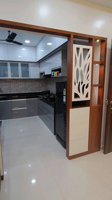 Patishan Design, Kitchen Elevation Design, Modern Kitchen Partition Design, Partition Ideas For Open Kitchen, Kitchen Partition Door, Latest Partition Designs, Kichan Partion Design, Kitchen Hall Partition Ideas, Kitchen Almirah Designs