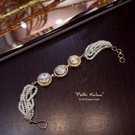 Moti Bracelet Gold, Polki Rings Design, Jadau Bracelet, Polki Bracelet, Diamond Polki Jewellery, Bracelet For Wedding, Bridal Jewelry Bracelets, Traditional Bracelet, Pearl Bracelet Gold