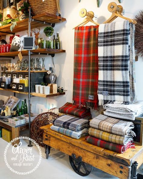 Scarf Display, Vintage Woodland, Boutique Display, Creative Display, Woodland Christmas, Merchandising Displays, Christmas Store, Design Visual, Store Displays