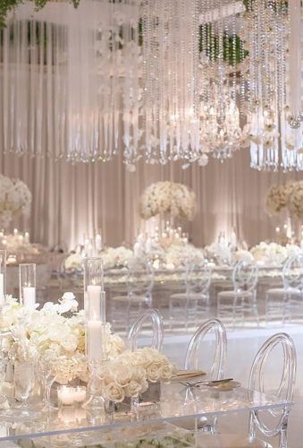 White Wedding Centerpieces, Glam Wedding Decor, White Weddings Reception, White Wedding Decorations, White Wedding Theme, Luxury Wedding Decor, Wedding Decoration Ideas, All White Wedding, Wedding Venue Decorations