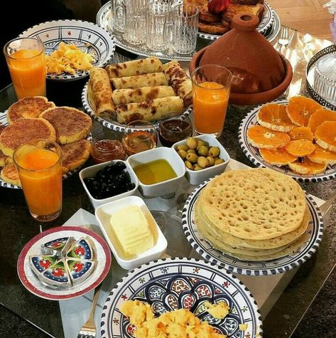 Ramadan Breakfast, Spicy Couscous, Moroccan Breakfast, Moroccan Recipe, Morocco Food, Moroccan Recipes, Moroccan Cooking, Moroccan Dishes, Red City