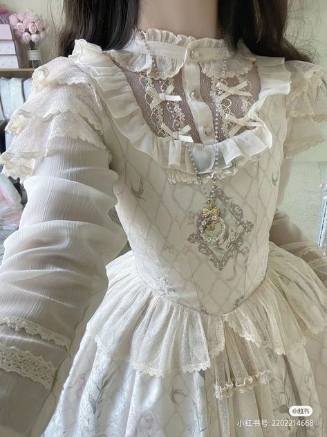 Roccocore Outfits, Rococo Inspired Fashion, White Lace Aesthetic, Old Fashion Dresses, Really Cute Outfits, Harajuku Fashion, Lolita Dress, Gothic Lolita, Character Outfits