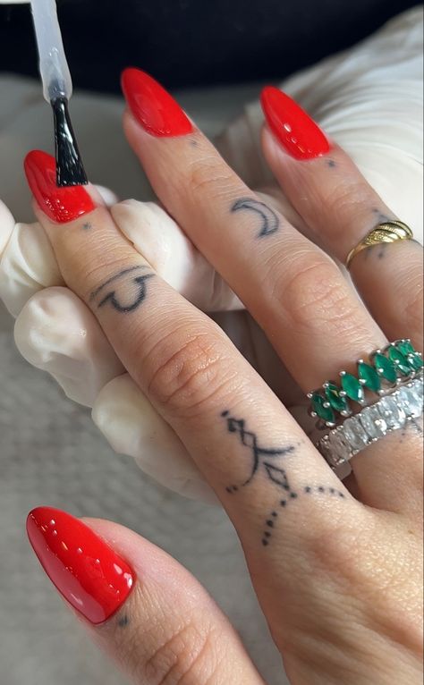 Red nails aesthetic Lobster Red Nails, Red Nails Aesthetic, Red Polish, Nails Aesthetic, Diy Makeup, Red Nails, Stylish Nails, Nail Inspo, Tattoos