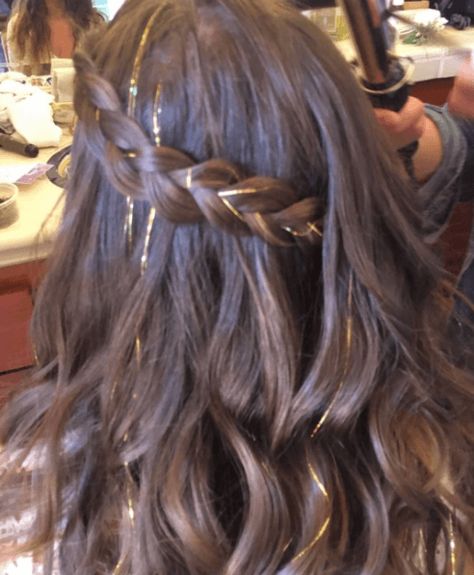 Festive Hair, Hair Tinsel, Brown Hair Dye, Fairy Hair, Hair Trend, Easy Hair, Hoco Hair, Hair Stylist Life, Cool Hair Color