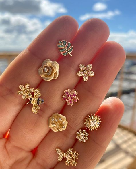 Special Delivery 💐
New floral studs, available now.
#SydneyEvan #finejewelry #jewelry Gold Nose Pin Studs, Kids Gold Jewelry, Gold Earrings For Kids, Gold Nose Pin, Nose Ring Jewelry, Cute Stud Earrings, Nose Piercing Jewelry, Jewelry Illustration, Spring Florals