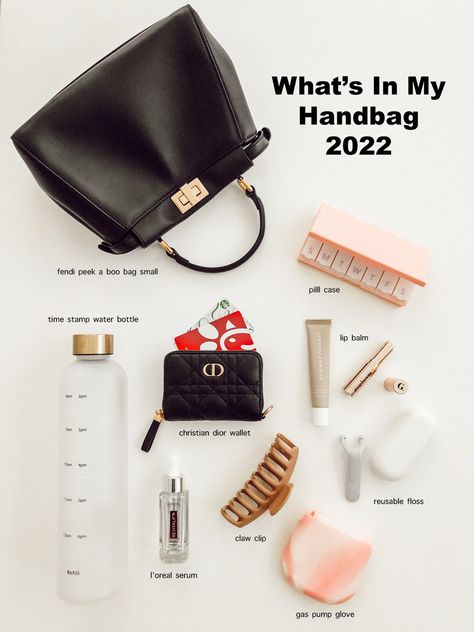 What’s in my handbag ? What Inside My Bag Ideas, Whats In My Handbag, What Is In My Bag, Work Bag Essentials, Everyday Bag Essentials, Uni Bag, What's In My Purse, School Bag Essentials, Hand Bags For Women