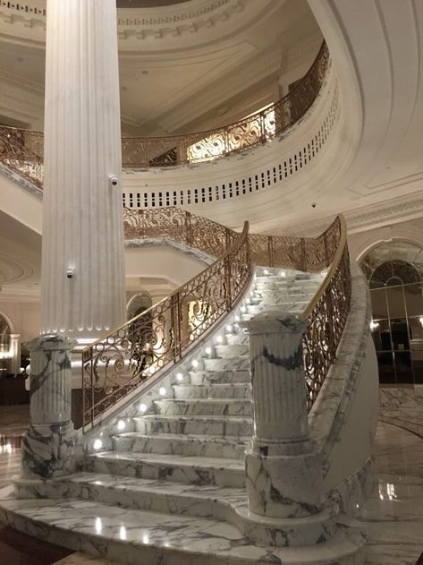 Dream Mansion, Mansion Interior, Luxury Homes Dream Houses, Grand Staircase, Dream House Interior, House Goals, Dream House Decor, House Inspo, Dream Home Design